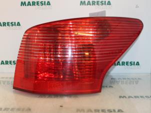 Used Taillight, right Peugeot 407 SW (6E) 2.0 HDiF 16V Price € 50,00 Margin scheme offered by Maresia Parts