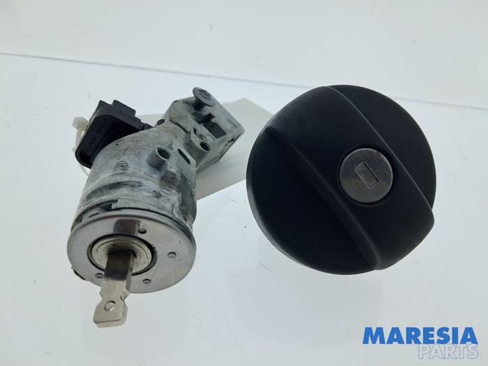 Używane Stacyjka + Kluczyk Citroen C3 (SC) 1.6 16V VTi 120 Cena € 50,00 Procedura marży oferowane przez Maresia Parts