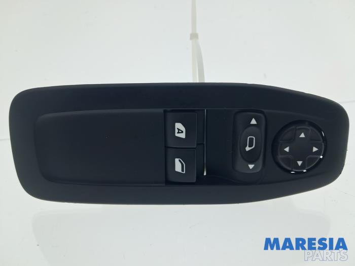 Usados Interruptor combinado de ventanillas Peugeot 208 I (CA/CC/CK/CL) 1.6 e-HDi FAP Precio € 40,00 Norma de margen ofrecido por Maresia Parts