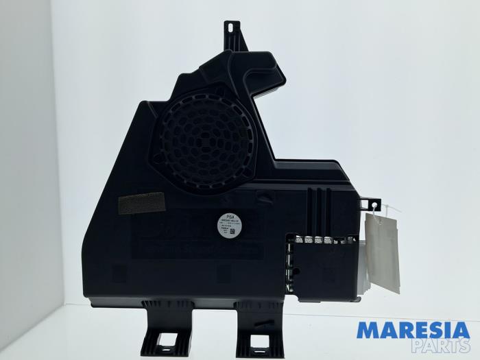 Używane Subwoofer Citroen C3 (SC) 1.6 16V VTi 120 Cena € 32,50 Procedura marży oferowane przez Maresia Parts
