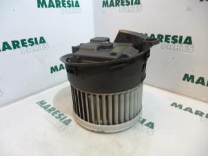 Used Heating and ventilation fan motor Peugeot 407 SW (6E) 2.0 HDiF 16V Price € 30,00 Margin scheme offered by Maresia Parts