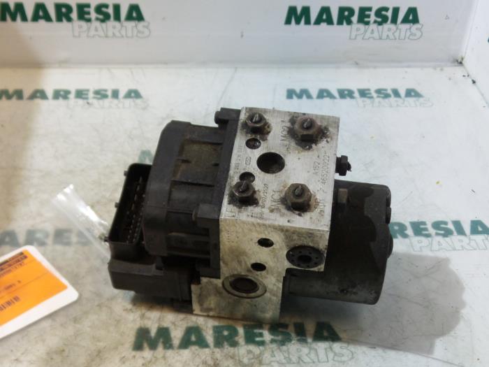 Używane Pompa ABS Lancia Lybra SW 1.9 JTD Cena € 44,99 Procedura marży oferowane przez Maresia Parts
