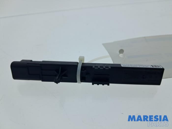 Używane Keyless Entry-Antena Peugeot 3008 II (M4/MC/MJ/MR) 1.6 16V HYbrid 225 Cena € 14,50 Procedura marży oferowane przez Maresia Parts