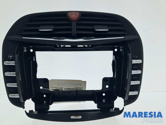 Begagnade Luftmunstycke, instrumentbräda Lancia Delta (844) 1.4 T-Jet 16V 120 Pris € 75,00 Marginaltabell erbjuds av Maresia Parts