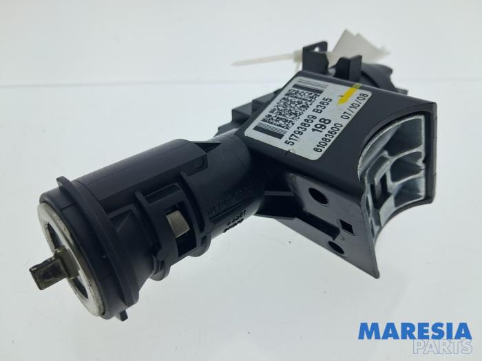 Używane Stacyjka + Kluczyk Lancia Delta (844) 1.4 T-Jet 16V 120 Cena € 50,00 Procedura marży oferowane przez Maresia Parts
