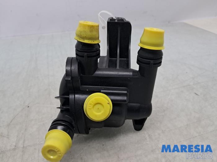 Begagnade Extra vattenpump Peugeot 3008 II (M4/MC/MJ/MR) 1.6 16V HYbrid 225 Pris € 64,99 Marginaltabell erbjuds av Maresia Parts