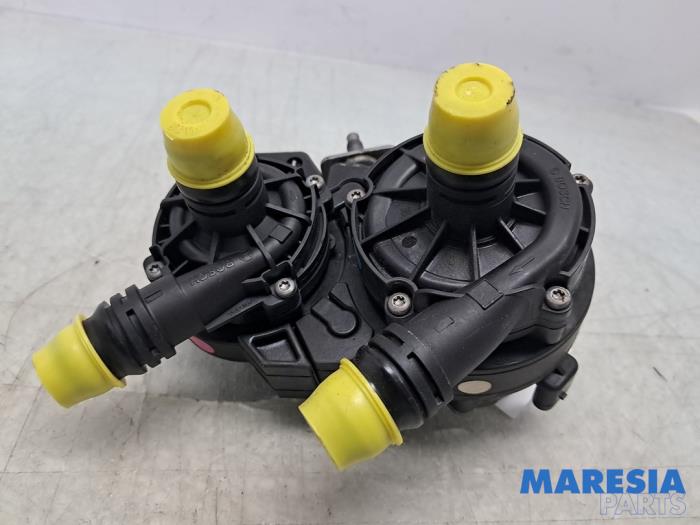 Begagnade Extra vattenpump Peugeot 3008 II (M4/MC/MJ/MR) 1.6 16V HYbrid 225 Pris € 109,00 Marginaltabell erbjuds av Maresia Parts