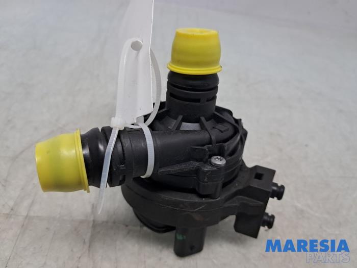 Begagnade Extra vattenpump Peugeot 3008 II (M4/MC/MJ/MR) 1.6 16V HYbrid 225 Pris € 39,99 Marginaltabell erbjuds av Maresia Parts
