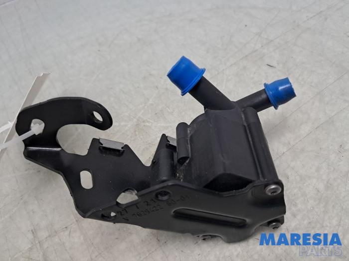 Begagnade Vattenpump Peugeot 3008 II (M4/MC/MJ/MR) 1.6 16V HYbrid 225 Pris € 74,99 Marginaltabell erbjuds av Maresia Parts