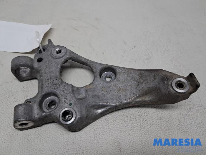 Usagé Support dynamo bas Peugeot Partner (GC/GF/GG/GJ/GK) 1.6 BlueHDI 75 Prix € 30,19 Prix TTC proposé par Maresia Parts