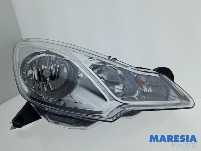 Używane Reflektor prawy Citroen C3 (SC) 1.6 16V VTi 120 Cena € 120,00 Procedura marży oferowane przez Maresia Parts