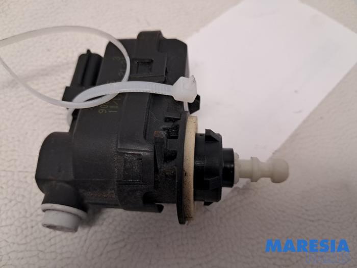 Gebrauchte Scheinwerfermotor Peugeot 2008 (UD/UK/UR/US/UX) 1.2 VTi 12V PureTech 100 Preis € 14,99 Margenregelung angeboten von Maresia Parts