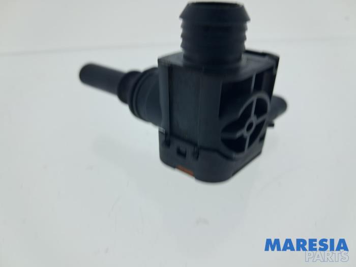 Gebrauchte Bremsassistent Sensor Peugeot 2008 (UD/UK/UR/US/UX) 1.2 VTi 12V PureTech 100 Preis € 25,00 Margenregelung angeboten von Maresia Parts