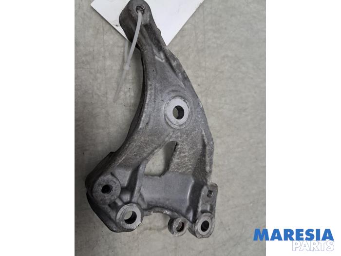 Usagé Support dynamo haut Citroen C3 (SC) 1.6 16V VTi 120 Prix € 34,98 Règlement à la marge proposé par Maresia Parts