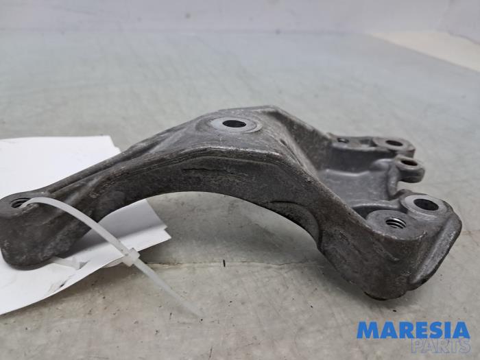 Support dynamo haut d'un Citroën C3 (SC) 1.6 16V VTi 120 2010