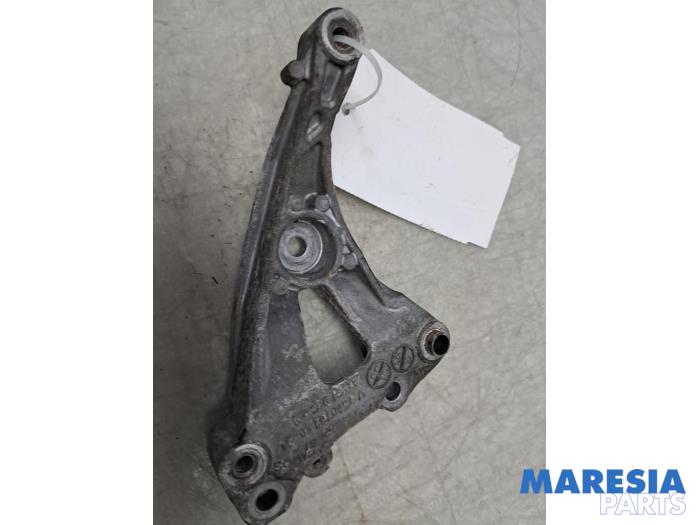 Support dynamo haut d'un Citroën C3 (SC) 1.6 16V VTi 120 2010