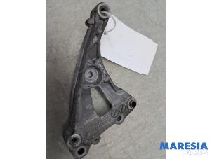 Support dynamo haut d'un Citroën C3 (SC) 1.6 16V VTi 120 2010