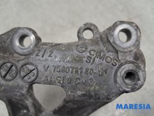Support dynamo haut d'un Citroën C3 (SC) 1.6 16V VTi 120 2010