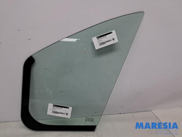 Usados Ventanilla triangular izquierda delante Renault Trafic (1FL/2FL/3FL/4FL) 1.6 dCi 95 Precio € 60,50 IVA incluido ofrecido por Maresia Parts