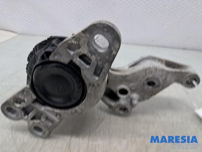 Used Engine mount Renault Trafic (1FL/2FL/3FL/4FL) 1.6 dCi 95 Price € 42,29 Inclusive VAT offered by Maresia Parts