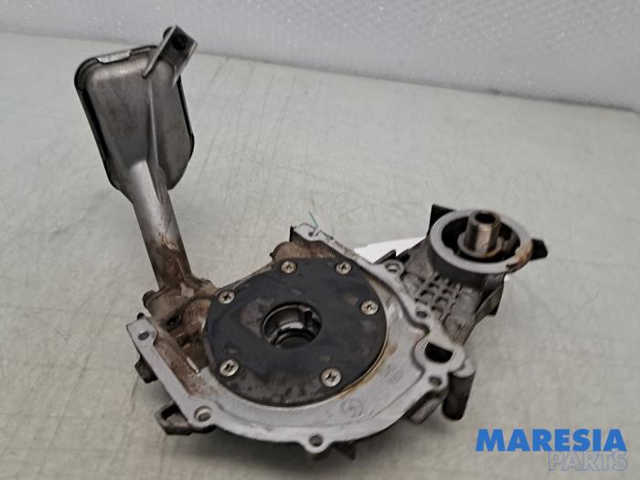 Używane Pompa oleju Fiat Bravo (198A) 1.4 16V Cena € 59,99 Procedura marży oferowane przez Maresia Parts