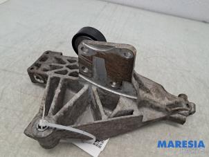 Support dynamo haut d'un Fiat Bravo (198A) 1.4 16V 2008