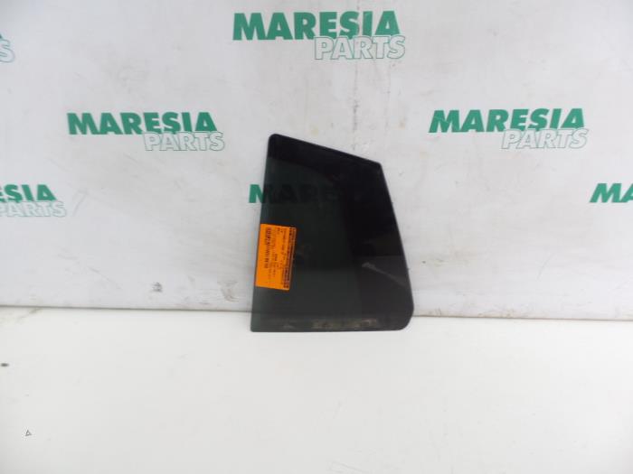 Usados Ventanilla triangular izquierda detrás Fiat Bravo (198A) 1.6 JTD Multijet 105 Precio € 35,00 Norma de margen ofrecido por Maresia Parts
