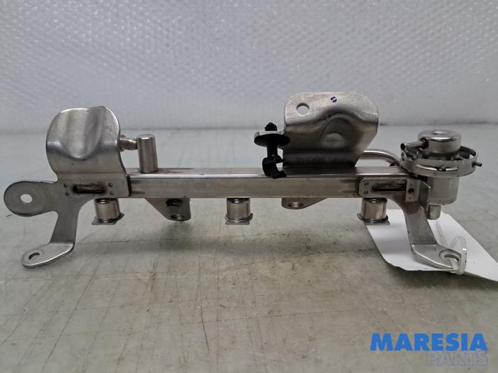 Usagé Système d'injection Renault Clio IV Estate/Grandtour (7R) 0.9 Energy TCE 90 12V Prix € 75,00 Règlement à la marge proposé par Maresia Parts