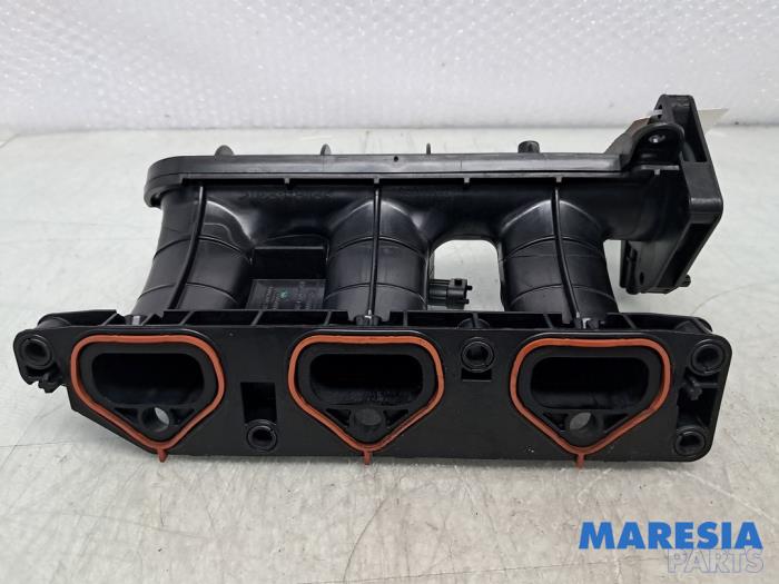 Używane Kolektor dolotowy Renault Clio IV Estate/Grandtour (7R) 0.9 Energy TCE 90 12V Cena € 74,99 Procedura marży oferowane przez Maresia Parts