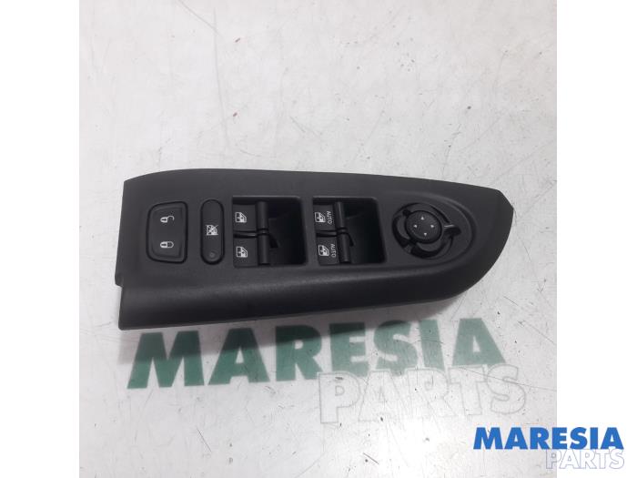 Usados Interruptor combinado de ventanillas Fiat 500X (334) 1.6 E-torq 16V Precio € 60,00 Norma de margen ofrecido por Maresia Parts