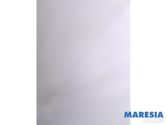 Usados Ventanilla triangular derecha delante Renault Trafic (1FL/2FL/3FL/4FL) 1.6 dCi 95 Precio € 48,40 IVA incluido ofrecido por Maresia Parts