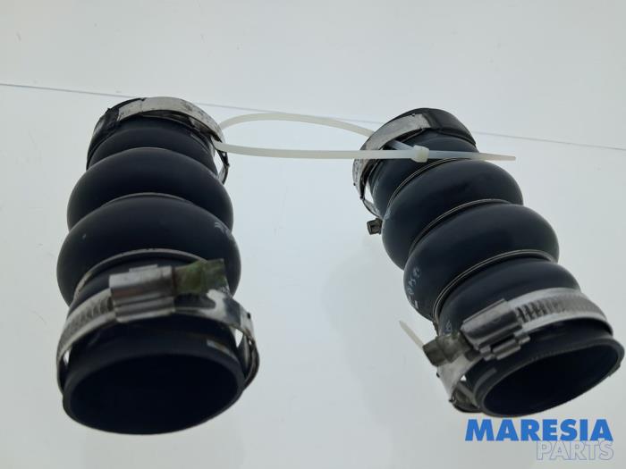 Usagé Tuyau intercooler Peugeot 2008 (UD/UK/UR/US/UX) 1.2 VTi 12V PureTech 100 Prix € 42,50 Règlement à la marge proposé par Maresia Parts