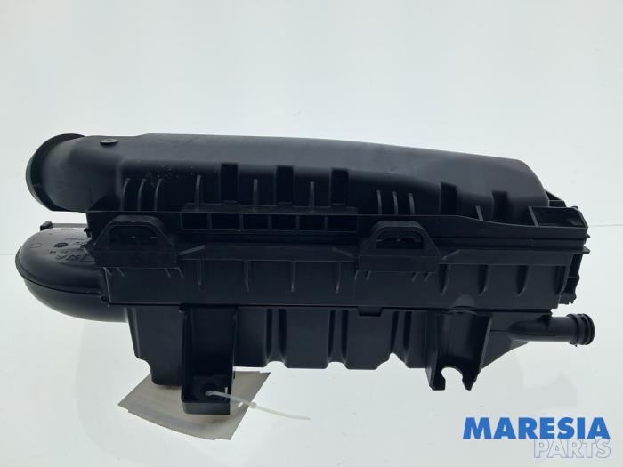 Begagnade Luftfilterhus Peugeot 2008 (UD/UK/UR/US/UX) 1.2 VTi 12V PureTech 100 Pris € 24,95 Marginaltabell erbjuds av Maresia Parts