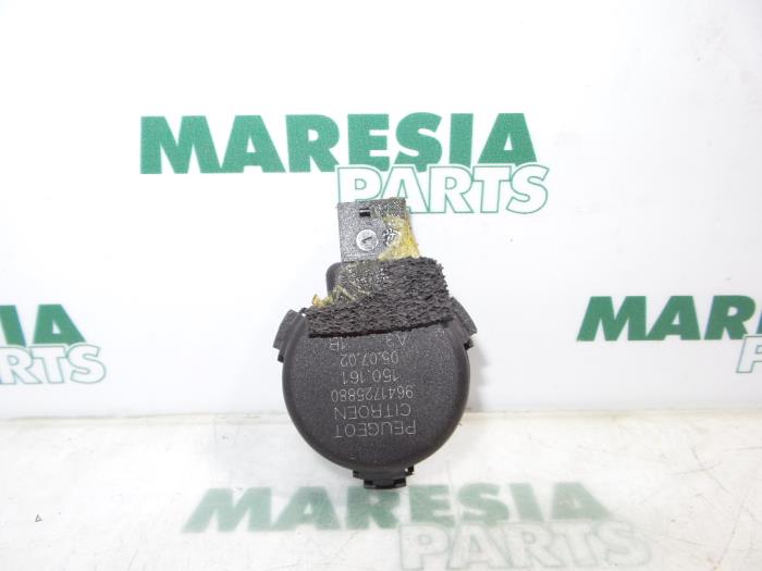 Begagnade Regnsensor Peugeot 307 (3A/C/D) 1.6 16V Pris € 40,00 Marginaltabell erbjuds av Maresia Parts