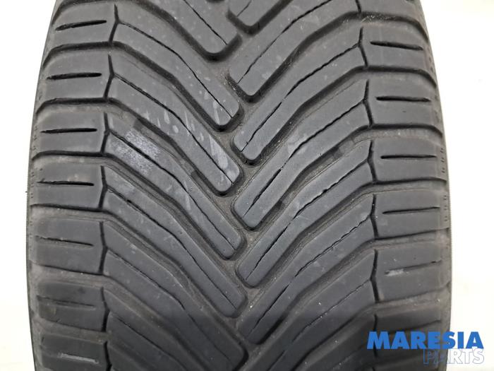 Używane Opona Renault Scénic II (JM) 1.6 16V Cena € 20,00 Procedura marży oferowane przez Maresia Parts