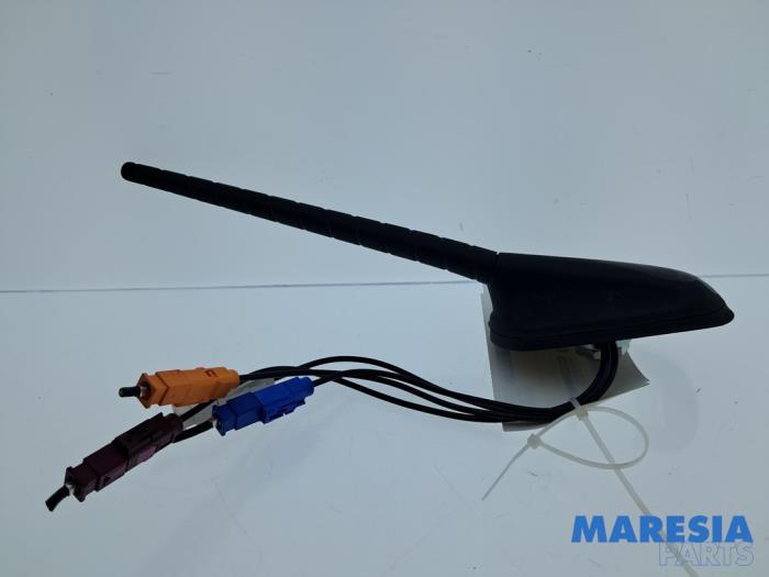 Używane Antena Opel Vivaro Combi Vivaro-e, Electric Cena € 42,35 Z VAT oferowane przez Maresia Parts