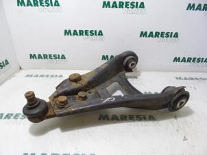 Used Front lower wishbone, right Renault Clio II (BB/CB) 1.6 16V Price € 20,00 Margin scheme offered by Maresia Parts