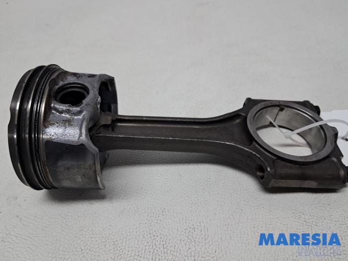 Używane Korbowód Alfa Romeo 159 Sportwagon (939BX) 1.8 TBi 16V Cena € 65,75 Procedura marży oferowane przez Maresia Parts