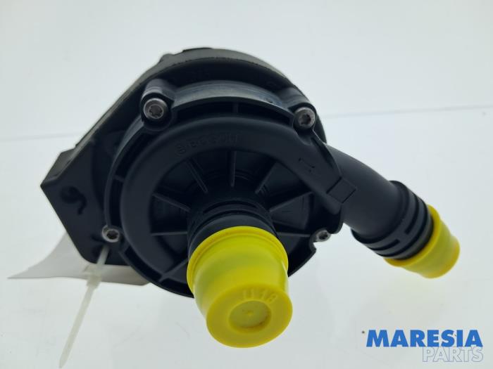 Begagnade Vattenpump Opel Vivaro Combi Vivaro-e, Electric Pris € 42,29 Inklusive moms erbjuds av Maresia Parts