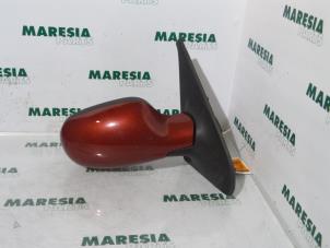 Used Wing mirror, right Renault Clio II (BB/CB) 1.6 16V Price € 35,00 Margin scheme offered by Maresia Parts
