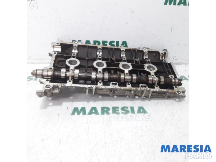 Usagé Arbre à cames Renault Megane II Grandtour (KM) 2.0 16V Prix € 100,00 Règlement à la marge proposé par Maresia Parts