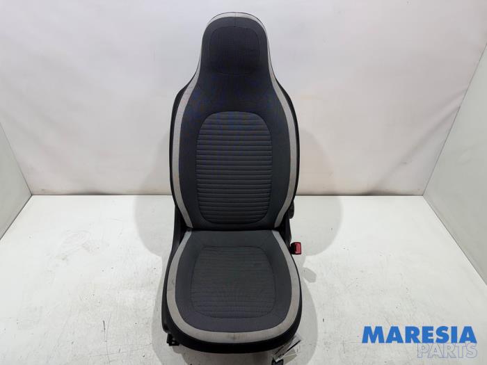 Używane Fotel prawy Renault Twingo III (AH) 1.0 SCe 70 12V Cena € 89,99 Procedura marży oferowane przez Maresia Parts