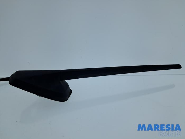 Używane Antena Renault Trafic (1FL/2FL/3FL/4FL) 2.0 dCi 16V 170 Cena € 181,50 Z VAT oferowane przez Maresia Parts