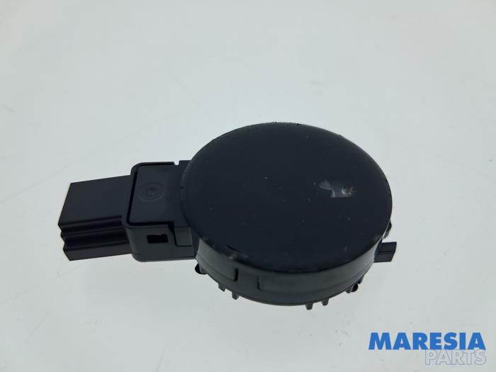 Begagnade Regnsensor Renault Trafic (1FL/2FL/3FL/4FL) 2.0 dCi 16V 170 Pris € 48,39 Inklusive moms erbjuds av Maresia Parts
