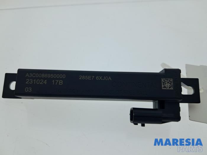 Używane Keyless Entry-Antena Renault Trafic (1FL/2FL/3FL/4FL) 2.0 dCi 16V 170 Cena € 30,25 Z VAT oferowane przez Maresia Parts