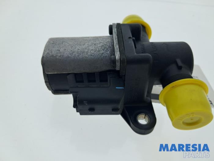 Begagnade Extra vattenpump Renault Trafic (1FL/2FL/3FL/4FL) 2.0 dCi 16V 170 Pris € 42,35 Inklusive moms erbjuds av Maresia Parts