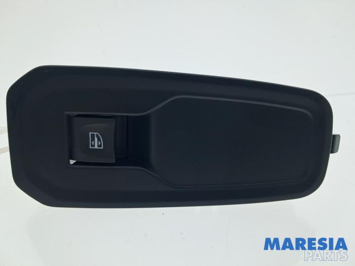 Usados Interruptor de ventanilla eléctrica Renault Trafic (1FL/2FL/3FL/4FL) 2.0 dCi 16V 170 Precio € 12,10 IVA incluido ofrecido por Maresia Parts