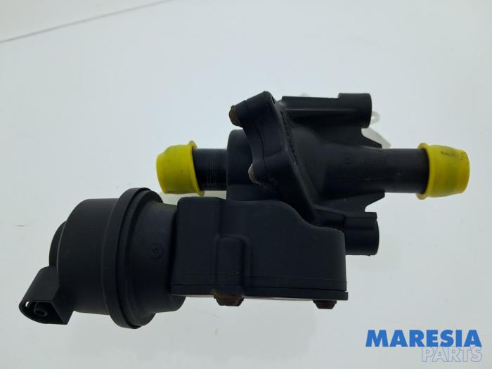 Begagnade Extra vattenpump Renault Twingo III (AH) 1.0 SCe 70 12V Pris € 50,00 Marginaltabell erbjuds av Maresia Parts