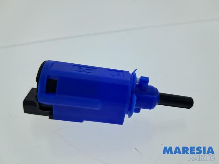Używane Przelacznik Start/Stop Renault Twingo III (AH) 1.0 SCe 70 12V Cena € 9,99 Procedura marży oferowane przez Maresia Parts
