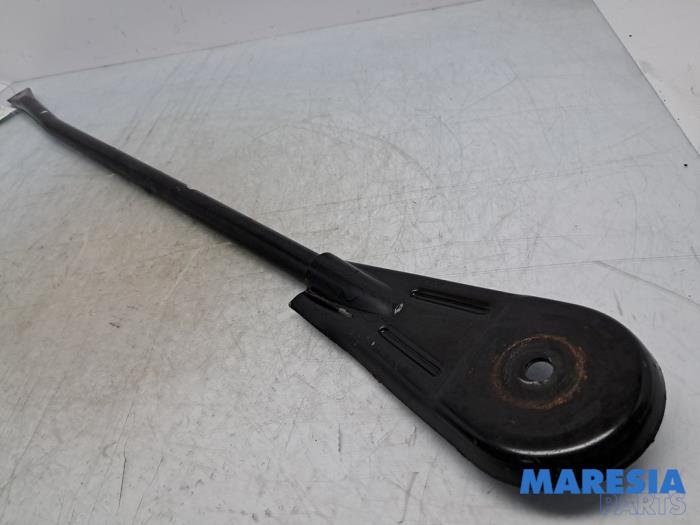 Używane Stabilizator przód Renault Trafic (1FL/2FL/3FL/4FL) 2.0 dCi 16V 170 Cena € 41,75 Z VAT oferowane przez Maresia Parts